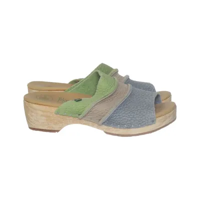 Clogs (Green, Blue, Beige) from El Naturalista