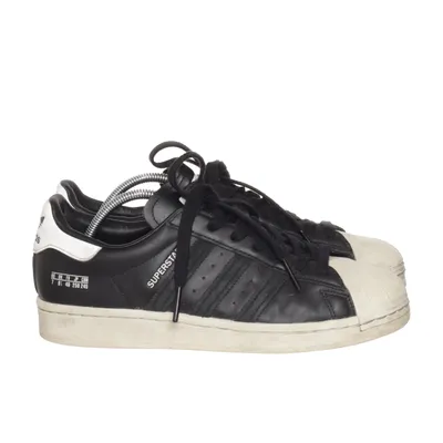 Sneakers (Superstar) från Adidas