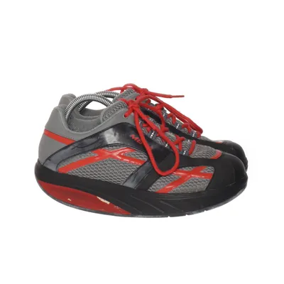 Sneakers (Svart, Grå, Röd) från MBT