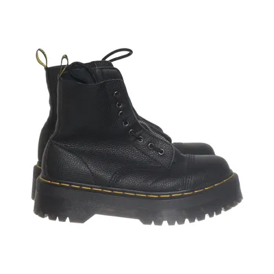 Laced boots (1460) from Dr. Martens
