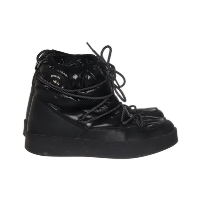 Schnürstiefel (Schwarz) von Áhkká