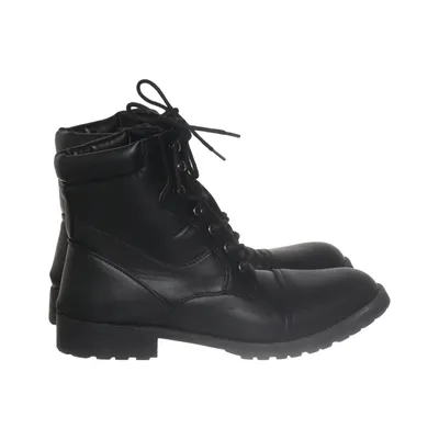 Laced boots (Black)