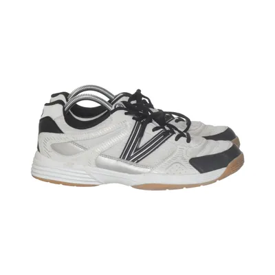Trainers (White, Black) from Victory