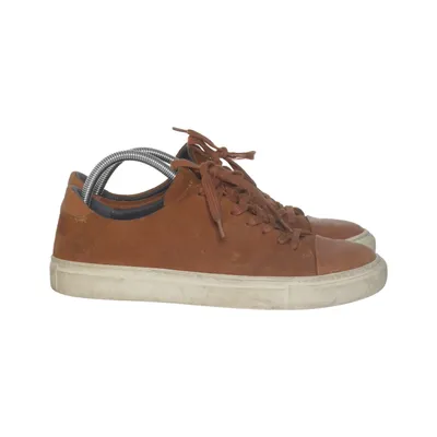 Sneakers (Lesscappe) from Sneaky Steve