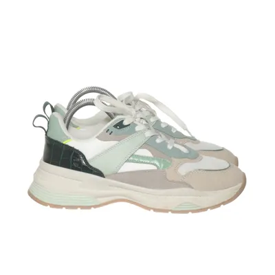 Sneakers (Beige, Grön, Vit) från Stradivarius