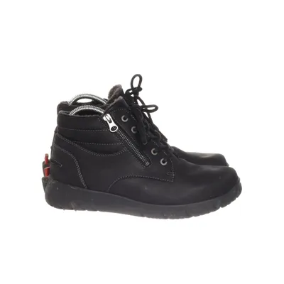 Laced boots (Black)