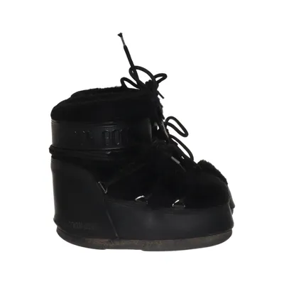 Boots (Black) from Moon Boot