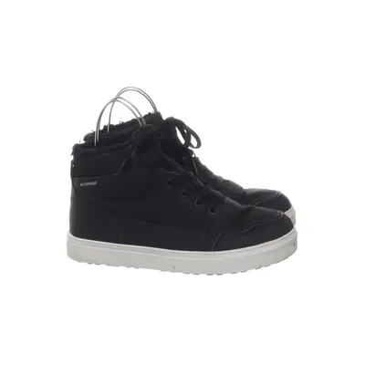 Sneakers (Black) from Lejon