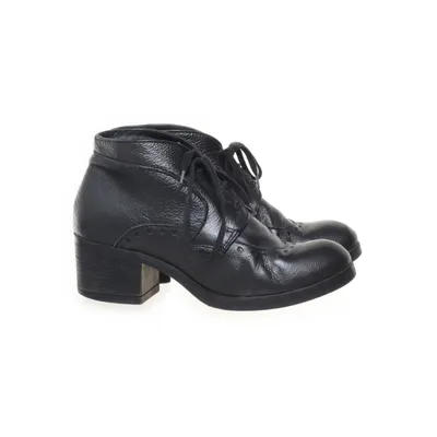 Bottes à lacets (Noir) de Lili Mill