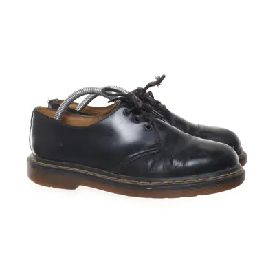 Derbyskor (Svart) från Dr. Martens