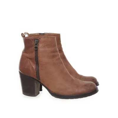 Ankle boots (Brown) from Scorett