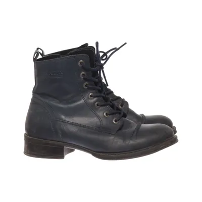 Laced boots (Black) from Ten Points