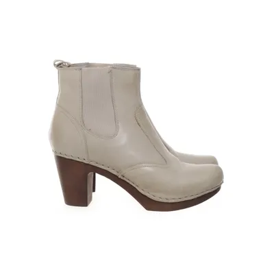 Laarzen met hak (Beige) van Emma