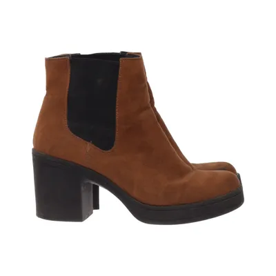 Chelsea boots (Brown, Black) from Attitude