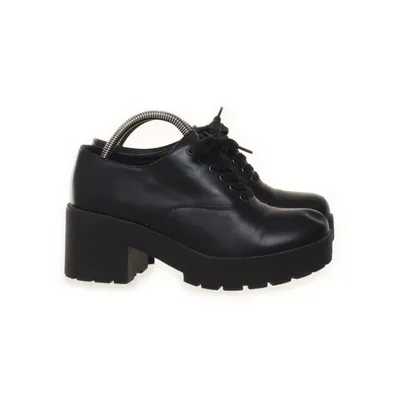 Klackskor (Svart) från Attitude