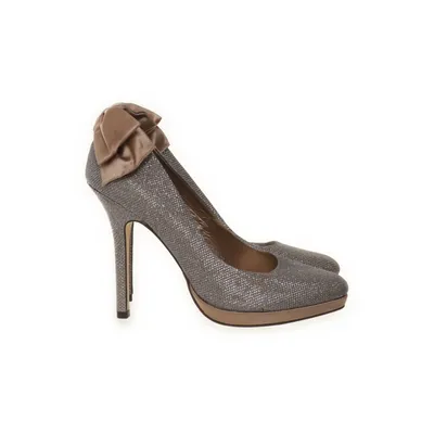 Pumps (Gold) from The Essence Menbur Wool
