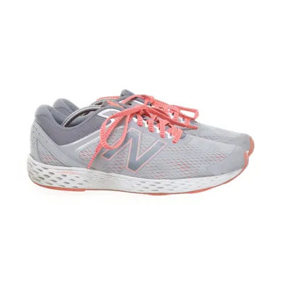 Running shoes (W520LG3) from New Balance