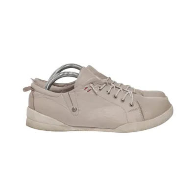 Baskets (Beige) de Charlotte of Sweden