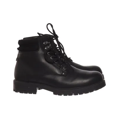Laced boots (Black) from Linear of Sweden