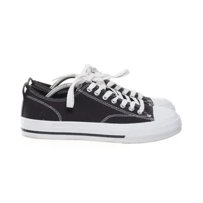 Canvas shoes (Black, White) from Warp