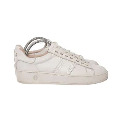 Baskets (Blanc) de Philip Hog