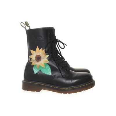 Laced boots (Black) from Dr. Martens