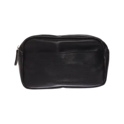 Necessär (Netto makeup bag, Netto cosmetic bag, black makeup bag, black cosmetic pouch, makeup pouch, cosmetic pouch, toiletry bag, toiletry pouch, beauty bag, beauty case, cosmetics organizer, makeup organizer, beauty organizer, travel makeup bag, travel cosmetic bag, travel toiletry bag, travel organizer, wash bag, vanity bag, vanity case, grooming bag, personal care bag, beauty accessories, makeup accessories, cosmetic accessories, skincare bag, skincare organizer, makeup storage, cosmetic storage, beauty storage, zipper pouch, zip pouch, zippered bag, compact pouch, small travel bag, portable cosmetic bag, portable makeup bag, minimalist bag, minimalist accessories, black accessories, classic black, sleek black, monochrome aesthetic, minimalist aesthetic, clean girl aesthetic, timeless style, practical accessory, everyday essentials, travel essentials, holiday essentials, vacation essentials, weekend trip, city break, carry on essentials, luggage organizer, suitcase organizer, handbag organizer, gym bag organizer, bathroom organizer, beauty travel essentials, makeup travel essentials, TikTok beauty, TikTok trending, TikTok aesthetic, BeautyTok, MakeupTok, travel TikTok, Pinterest aesthetic, clean aesthetic, capsule travel, organization aesthetic, travel aesthetic, beauty aesthetic) från Netto Polyester, Polyuretan