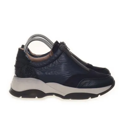 Sneakers (Blue, White) from Hispanitas