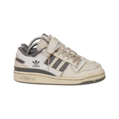 Basketball shoes (Forum Low) from Adidas Originals