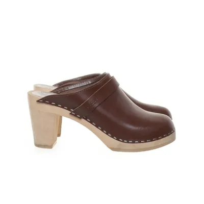 Clogs (Brown) from Maguba