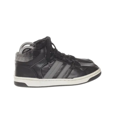 Sneakers (Black) from Victory