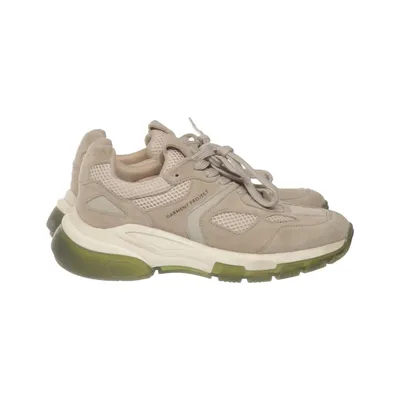 Baskets (Beige) de Garment Project