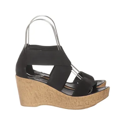 Chaussure compensées (Noir, Beige) de Privé Shoe Collection