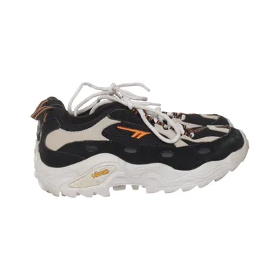 Trainers (Black, White) from Hi-Tec
