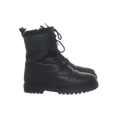 Laced boots (Black) from Paul Vesterbro
