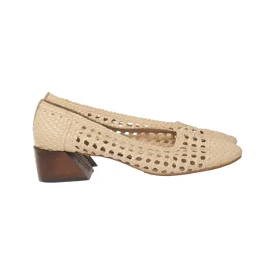 Escarpins (Beige) de Flattered Studio