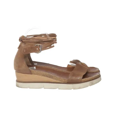 Chaussure compensées (Marron) de Titus