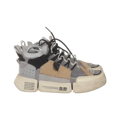 Trainers (Gray, Beige, Black) from Li-Ning