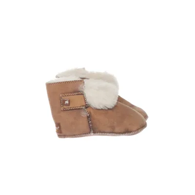 Baby booties (Brown, White) from Shepherd