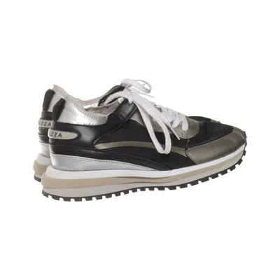Sneakers (Zwart, Zilver, Wit) van Apepazza