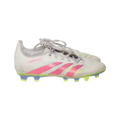 Football shoes (Predator) from Adidas