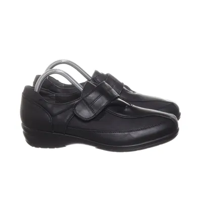 Walking shoes (Black) from Laura Berg