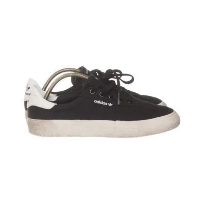 Canvas shoes (Matchcourt) from Adidas Skateboarding