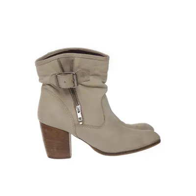 Heeled boots (Beige) from Hot Ice