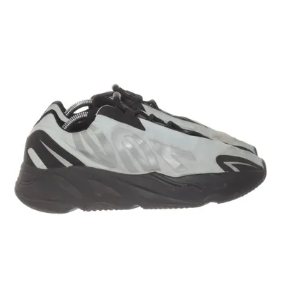 Sneakers (Adidas Yeezy Boost 700 MNVN) från Adidas x Yeezy