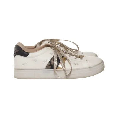 Sneakers (White, Black) from Findlay