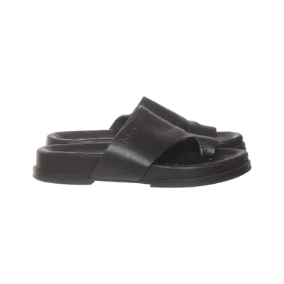 Mules (Noir) de Novita Cuir