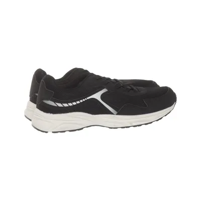 Sneakers (Black, White) from Revolution Footwear