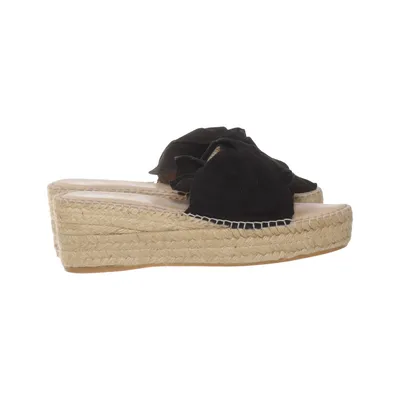 Slip-ins (Black, Beige) from Manebí