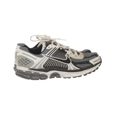 Trainers (Black, Gray, White) from Nike